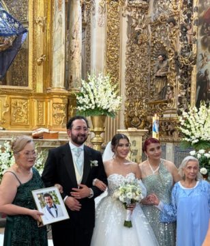 Imágenes para rendir homenaje a persona finada, estas pueden variar en su contenido.