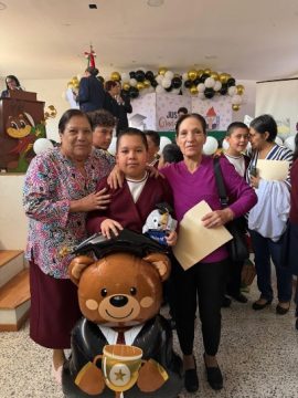 Imágenes para rendir homenaje a persona finada, estas pueden variar en su contenido.