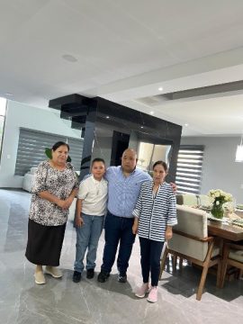 Imágenes para rendir homenaje a persona finada, estas pueden variar en su contenido.
