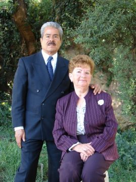 Imágenes para rendir homenaje a persona finada, estas pueden variar en su contenido.