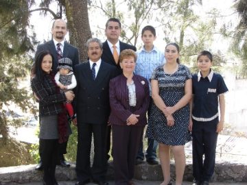 Imágenes para rendir homenaje a persona finada, estas pueden variar en su contenido.