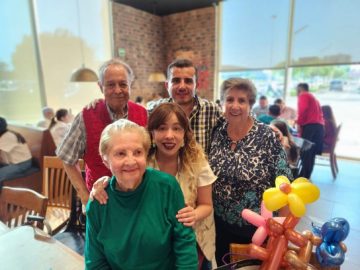 Imágenes para rendir homenaje a persona finada, estas pueden variar en su contenido.
