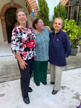 Imágenes para rendir homenaje a persona finada, estas pueden variar en su contenido.