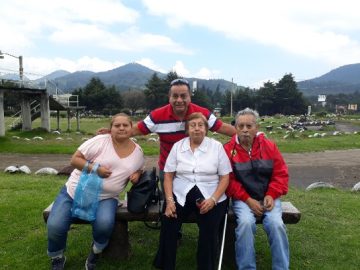 Imágenes para rendir homenaje a persona finada, estas pueden variar en su contenido.