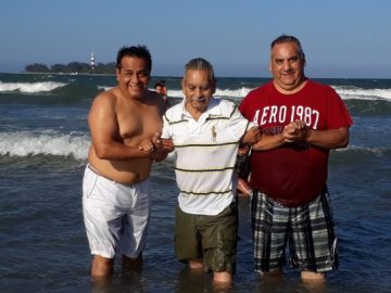 Imágenes para rendir homenaje a persona finada, estas pueden variar en su contenido.