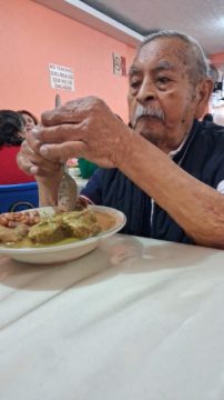 Imágenes para rendir homenaje a persona finada, estas pueden variar en su contenido.