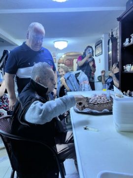 Imágenes para rendir homenaje a persona finada, estas pueden variar en su contenido.