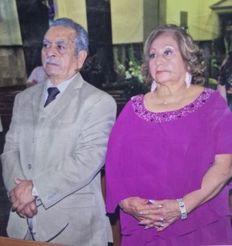 Imágenes para rendir homenaje a persona finada, estas pueden variar en su contenido.