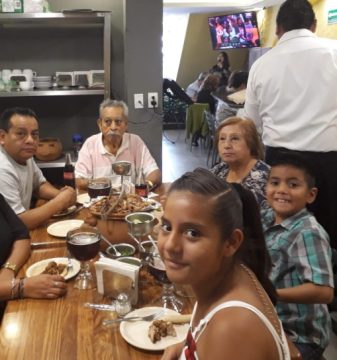 Imágenes para rendir homenaje a persona finada, estas pueden variar en su contenido.