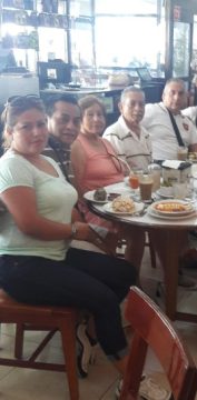 Imágenes para rendir homenaje a persona finada, estas pueden variar en su contenido.
