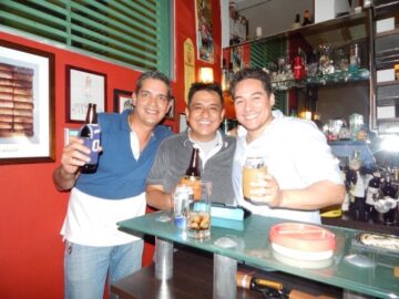 Imágenes para rendir homenaje a persona finada, estas pueden variar en su contenido.