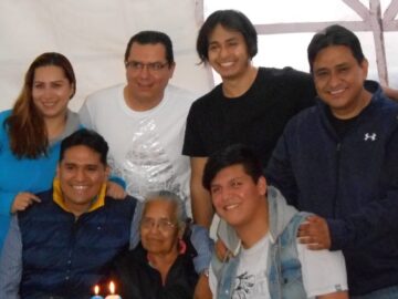 Imágenes para rendir homenaje a persona finada, estas pueden variar en su contenido.