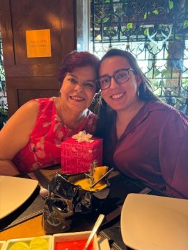 Imágenes para rendir homenaje a persona finada, estas pueden variar en su contenido.