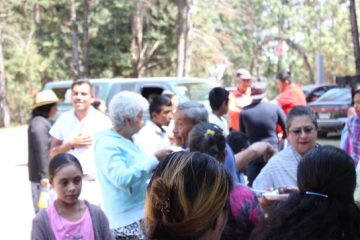 Imágenes para rendir homenaje a persona finada, estas pueden variar en su contenido.