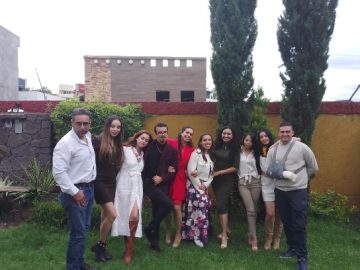 Imágenes para rendir homenaje a persona finada, estas pueden variar en su contenido.