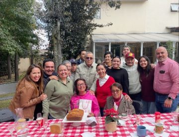 Imágenes para rendir homenaje a persona finada, estas pueden variar en su contenido.