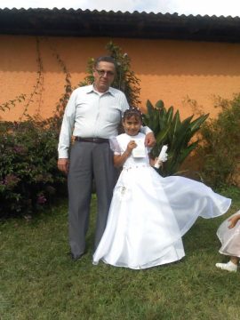Imágenes para rendir homenaje a persona finada, estas pueden variar en su contenido.