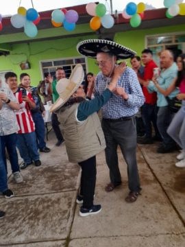 Imágenes para rendir homenaje a persona finada, estas pueden variar en su contenido.