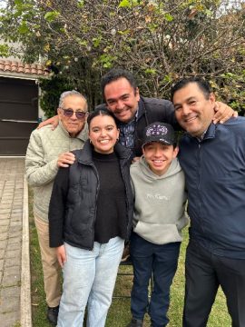 Imágenes para rendir homenaje a persona finada, estas pueden variar en su contenido.