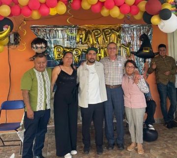 Imágenes para rendir homenaje a persona finada, estas pueden variar en su contenido.