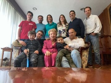 Imágenes para rendir homenaje a persona finada, estas pueden variar en su contenido.