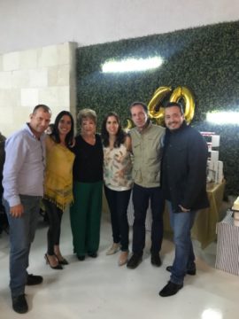 Imágenes para rendir homenaje a persona finada, estas pueden variar en su contenido.
