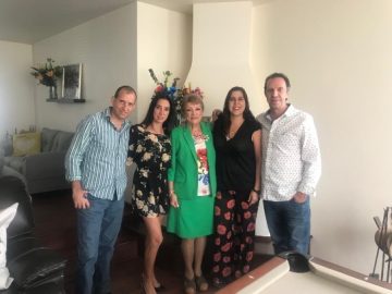 Imágenes para rendir homenaje a persona finada, estas pueden variar en su contenido.