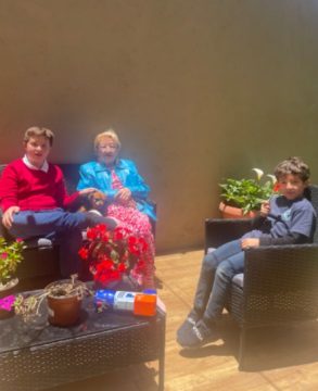Imágenes para rendir homenaje a persona finada, estas pueden variar en su contenido.