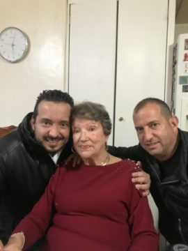 Imágenes para rendir homenaje a persona finada, estas pueden variar en su contenido.