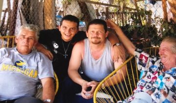 Imágenes para rendir homenaje a persona finada, estas pueden variar en su contenido.