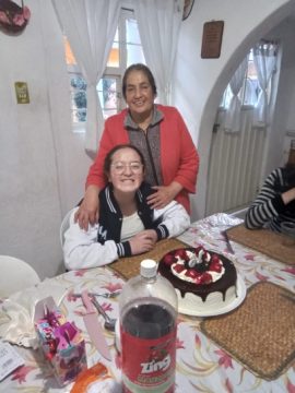 Imágenes para rendir homenaje a persona finada, estas pueden variar en su contenido.