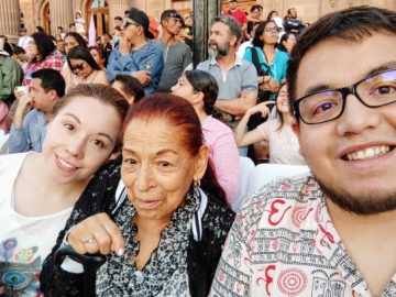 Imágenes para rendir homenaje a persona finada, estas pueden variar en su contenido.