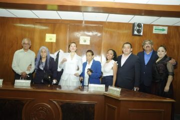 Imágenes para rendir homenaje a persona finada, estas pueden variar en su contenido.