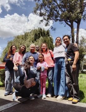 Imágenes para rendir homenaje a persona finada, estas pueden variar en su contenido.