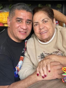 Imágenes para rendir homenaje a persona finada, estas pueden variar en su contenido.