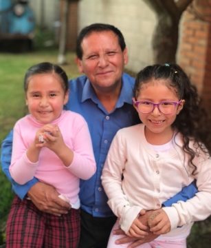 Imágenes para rendir homenaje a persona finada, estas pueden variar en su contenido.