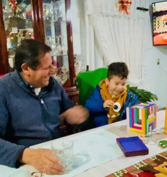 Imágenes para rendir homenaje a persona finada, estas pueden variar en su contenido.
