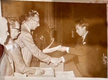 Imágenes para rendir homenaje a persona finada, estas pueden variar en su contenido.