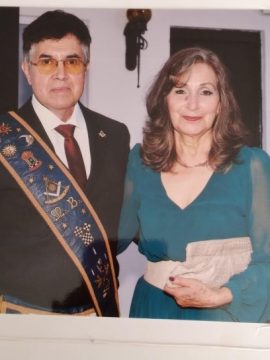 Imágenes para rendir homenaje a persona finada, estas pueden variar en su contenido.