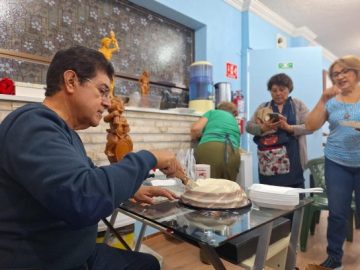 Imágenes para rendir homenaje a persona finada, estas pueden variar en su contenido.