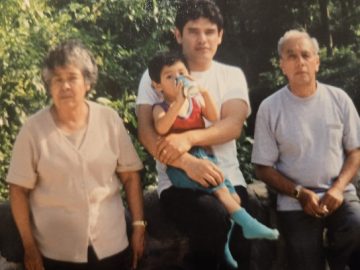 Imágenes para rendir homenaje a persona finada, estas pueden variar en su contenido.