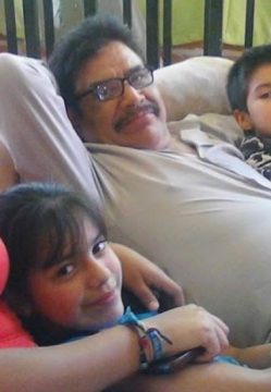 Imágenes para rendir homenaje a persona finada, estas pueden variar en su contenido.