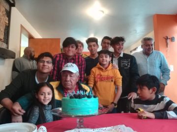 Imágenes para rendir homenaje a persona finada, estas pueden variar en su contenido.