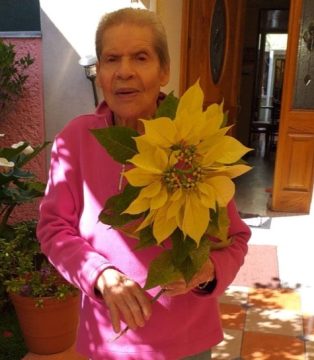 Imágenes para rendir homenaje a persona finada, estas pueden variar en su contenido.