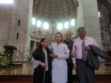 Imágenes para rendir homenaje a persona finada, estas pueden variar en su contenido.
