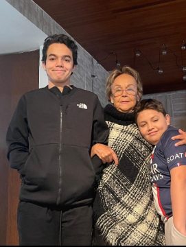 Imágenes para rendir homenaje a persona finada, estas pueden variar en su contenido.