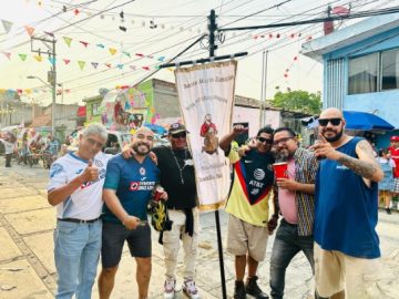 Imágenes para rendir homenaje a persona finada, estas pueden variar en su contenido.