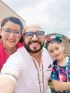 Imágenes para rendir homenaje a persona finada, estas pueden variar en su contenido.