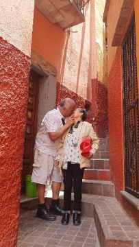 Imágenes para rendir homenaje a persona finada, estas pueden variar en su contenido.