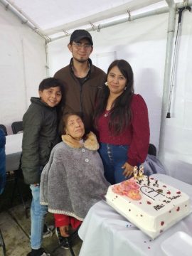 Imágenes para rendir homenaje a persona finada, estas pueden variar en su contenido.